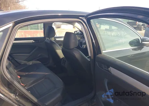 2013 Volkswagen Passat 2.0L Tdi Se z USA, uszkodzony, nr VIN 1VWBN7A35DC074494